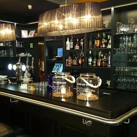 德布克拉尔酒店 酒店